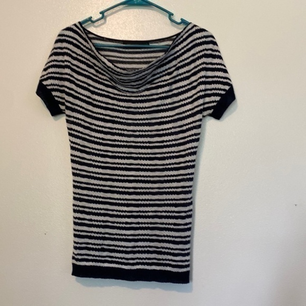 THE Limited short sleeve striped scoop neck blk and white stunner shirt small